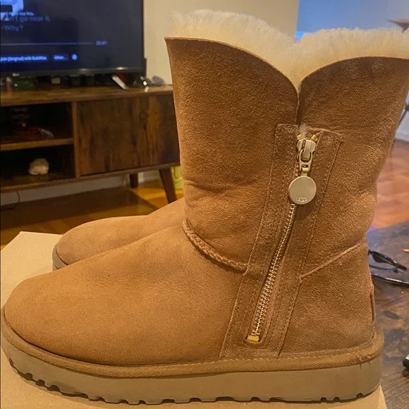 Authentic UGG Tan Sheepskin Boots - Picture 6 of 12